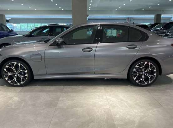 BMW-330e-2026
