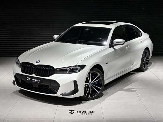 BMW-330e-2022