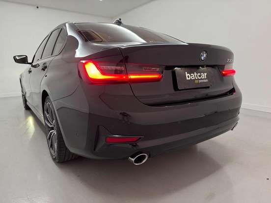 BMW-330i-2019