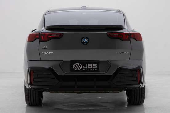 BMW-iX2-2024