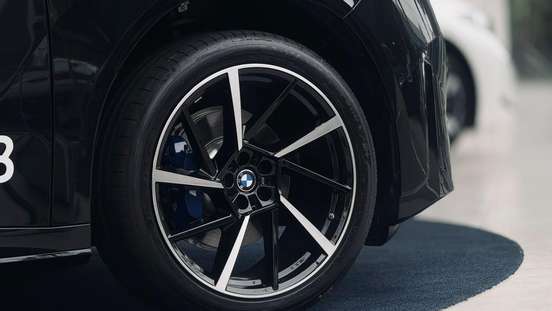 BMW-iX3-2026