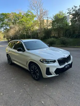 BMW-iX3-2023