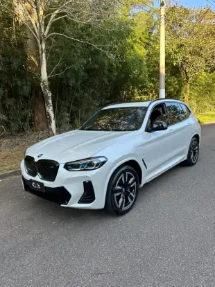 BMW-iX3-2023