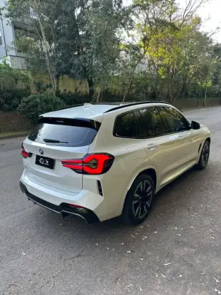 BMW-iX3-2023