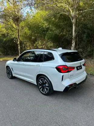 BMW-iX3-2023