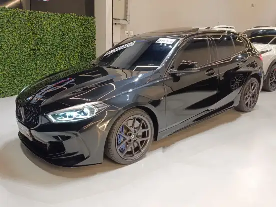 BMW-M 135i-2.0 16V TURBO GASOLINA XDRIVE DARK EDITION AUTOMÁTICO BMW-M 135i-2021