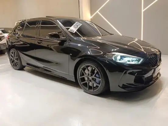 BMW-M 135i-2.0 16V TURBO GASOLINA XDRIVE DARK EDITION AUTOMÁTICO BMW-M 135i-2021