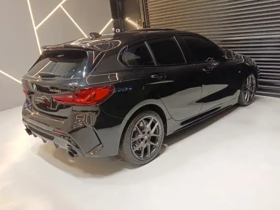 BMW-M 135i-2.0 16V TURBO GASOLINA XDRIVE DARK EDITION AUTOMÁTICO BMW-M 135i-2021