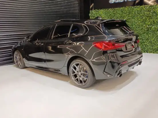 BMW-M 135i-2.0 16V TURBO GASOLINA XDRIVE DARK EDITION AUTOMÁTICO BMW-M 135i-2021