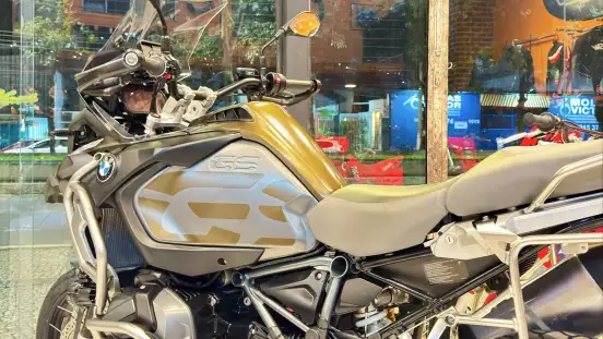 BMW-R 1250 GS ADVENTURE PREMIUM + EXCLUSIVE-2020