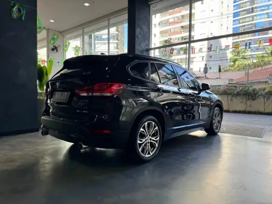 BMW-X1-2021