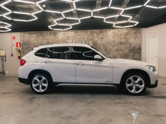 BMW-X1-2.0 20I 4X2 16V FLEX 4P AUTOMÁTICO BMW-X1-2013