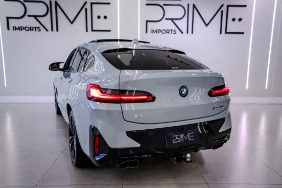 BMW-X4-2022