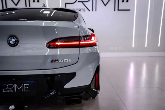 BMW-X4-2022