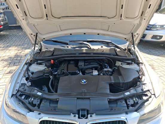 BMW-320i-2011