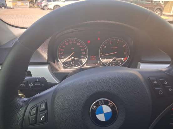 BMW-320i-2.0 16V GASOLINA 4P AUTOMÁTICO BMW-320i-2011