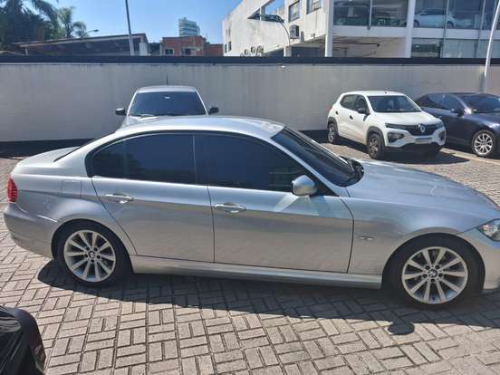 BMW-320i-2.0 16V GASOLINA 4P AUTOMÁTICO BMW-320i-2011