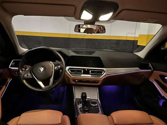 BMW-320i-2021
