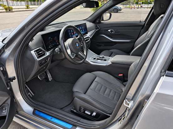 BMW-320i-2023
