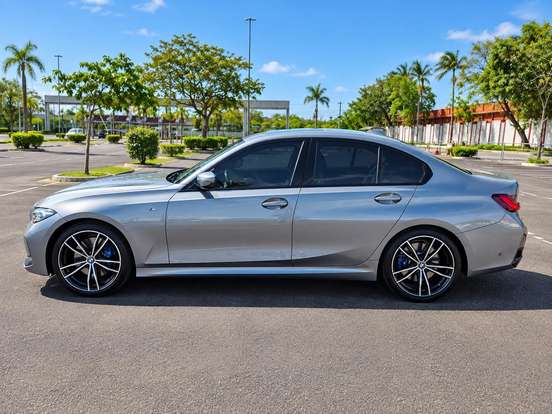 BMW-320i-2023
