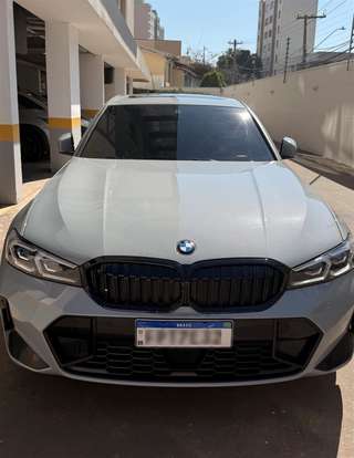 BMW-320i-2023