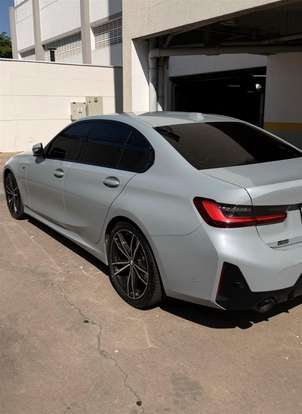 BMW-320i-2023