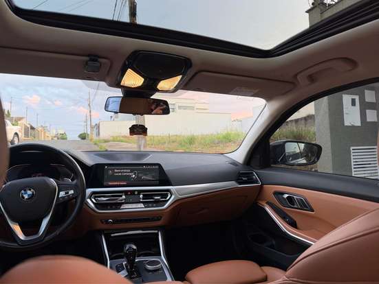 BMW-320i-2022