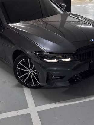 BMW-320i-2022