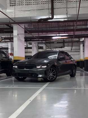 BMW-320i-2022