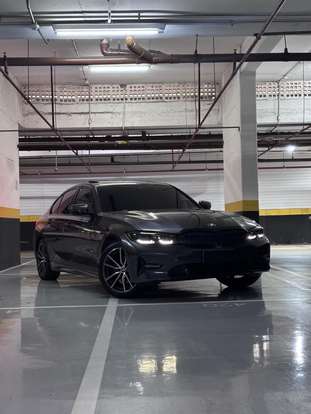 BMW-320i-2022