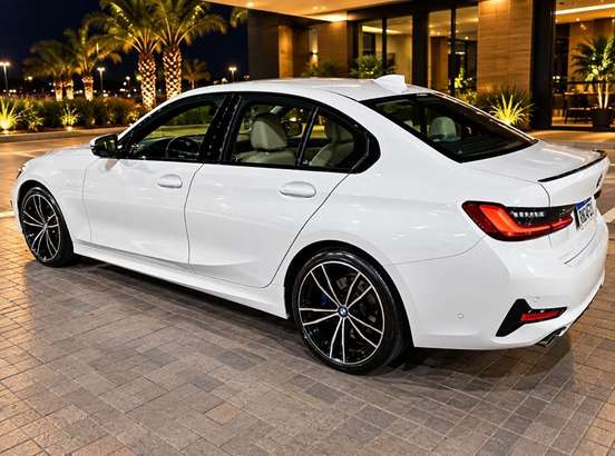 BMW-320i-2021