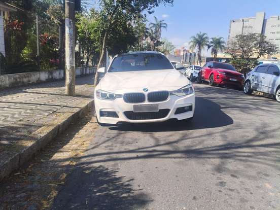 BMW-320i-2015