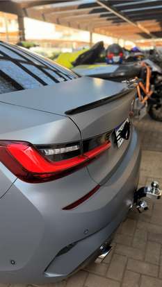 BMW-330e-2022