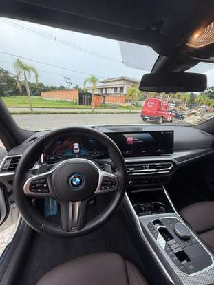 BMW-330e-2022