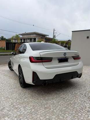 BMW-330e-2022