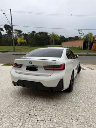 BMW-330e-2022