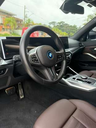 BMW-330e-2022