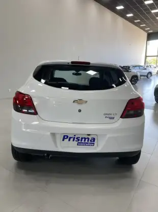 CHEVROLET-ONIX-2015