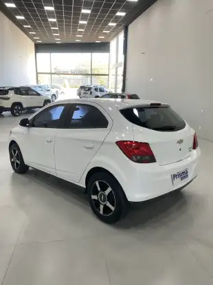 CHEVROLET-ONIX-2015