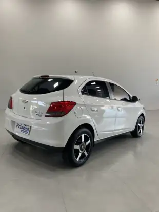 CHEVROLET-ONIX-2015
