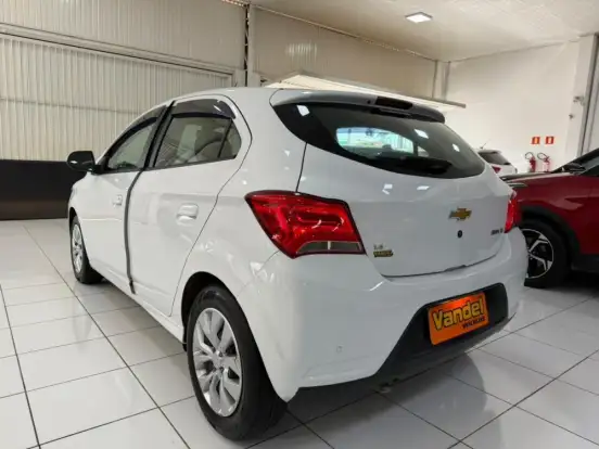 CHEVROLET-ONIX-2016