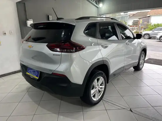 CHEVROLET-TRACKER-2023