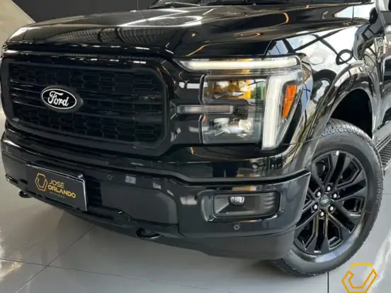 FORD-F-150-5.0 V8 GASOLINA CD LARIAT BLACK FX4 AUTOMÁTICO FORD-F-150-2025