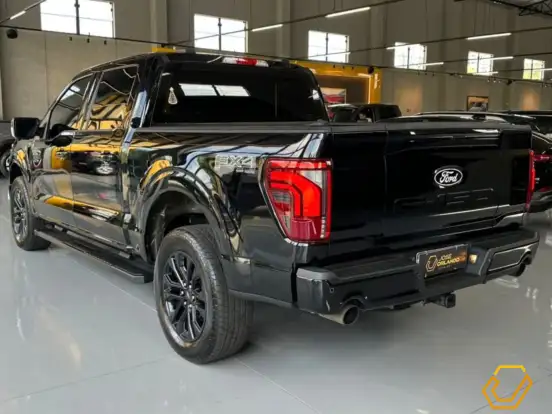 FORD-F-150-5.0 V8 GASOLINA CD LARIAT BLACK FX4 AUTOMÁTICO FORD-F-150-2025