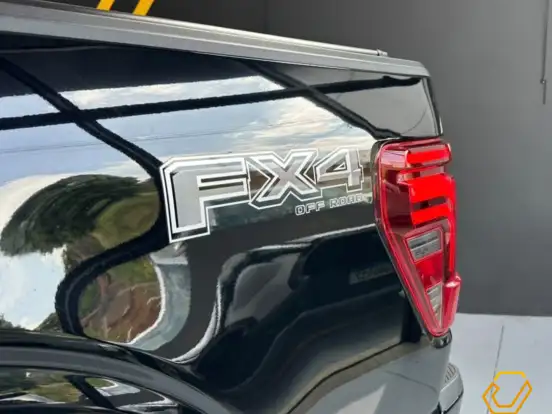 FORD-F-150-5.0 V8 GASOLINA CD LARIAT BLACK FX4 AUTOMÁTICO FORD-F-150-2025