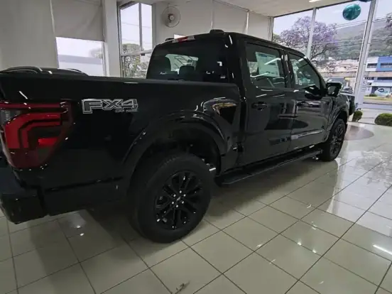 FORD-F-150-5.0 V8 GASOLINA CD LARIAT BLACK FX4 AUTOMÁTICO FORD-F-150-2026