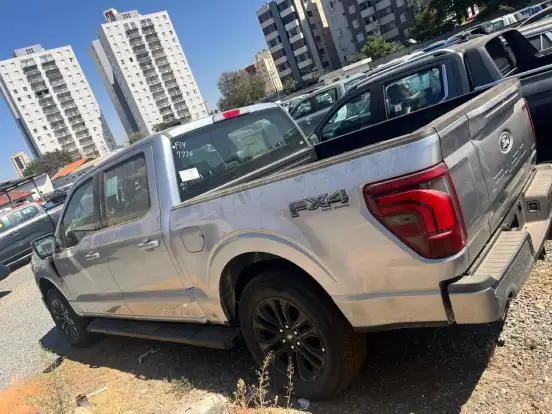 FORD-F-150-5.0 V8 GASOLINA CD LARIAT BLACK FX4 AUTOMÁTICO FORD-F-150-2026