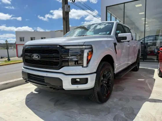 FORD F-150 5.0 V8 GASOLINA CD LARIAT BLACK FX4 AUTOMÁTICO