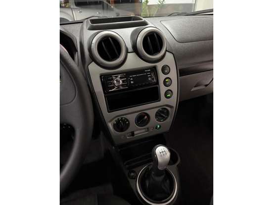FORD-FIESTA-2010