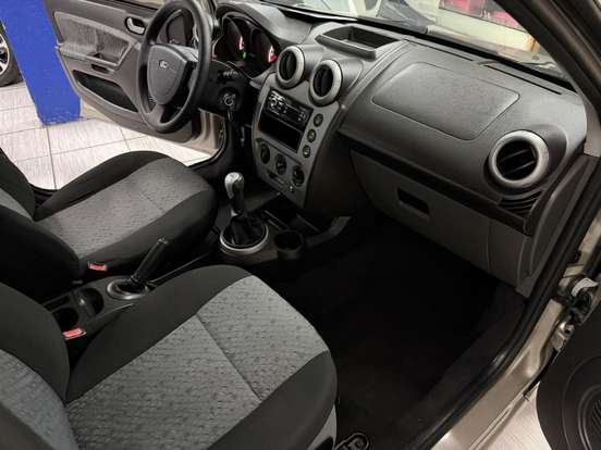 FORD-FIESTA-2010